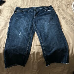 Maurice’s stretch distressed raw hem capri jeans